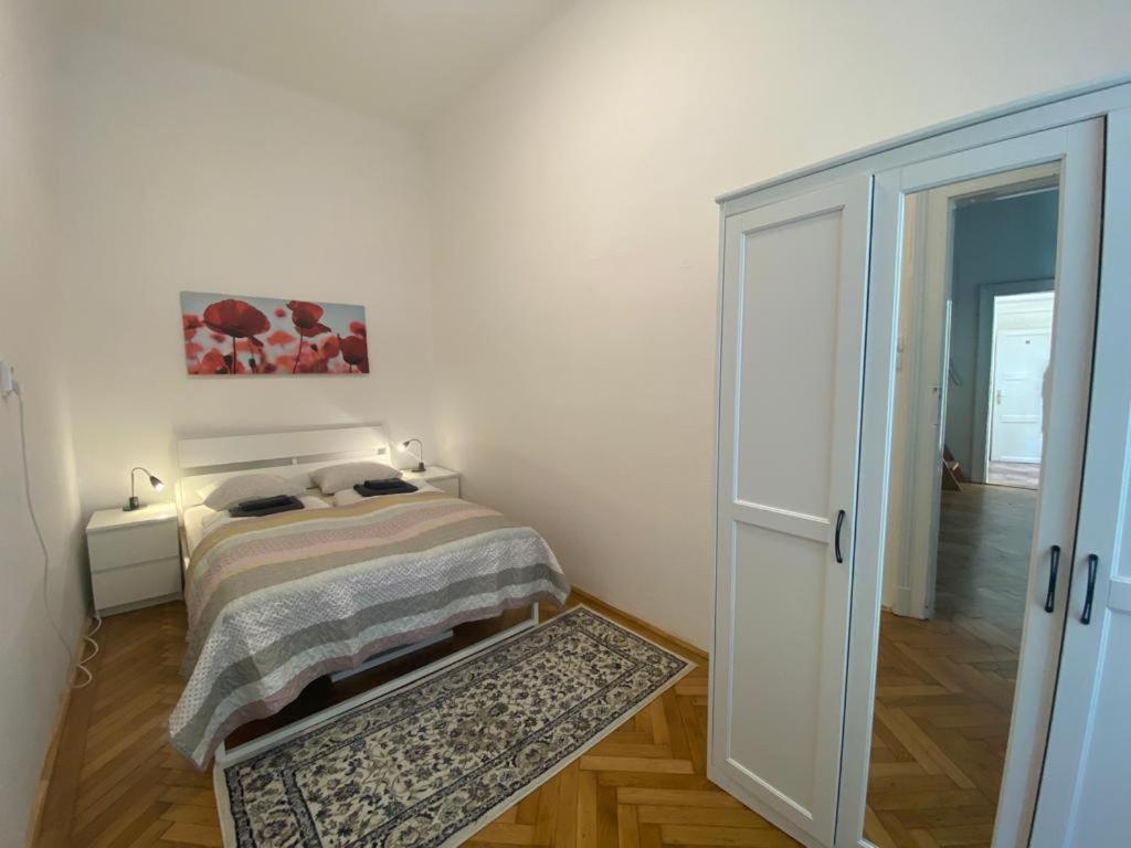 Ac With Free Parking At Acacia St, City Center Budapest Exterior foto